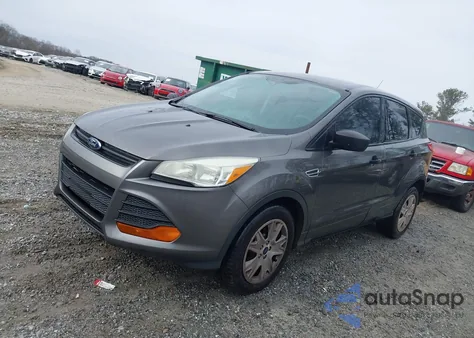 2013 Ford Escape S z USA, uszkodzony, nr VIN 1FMCU0F71DUD75539
